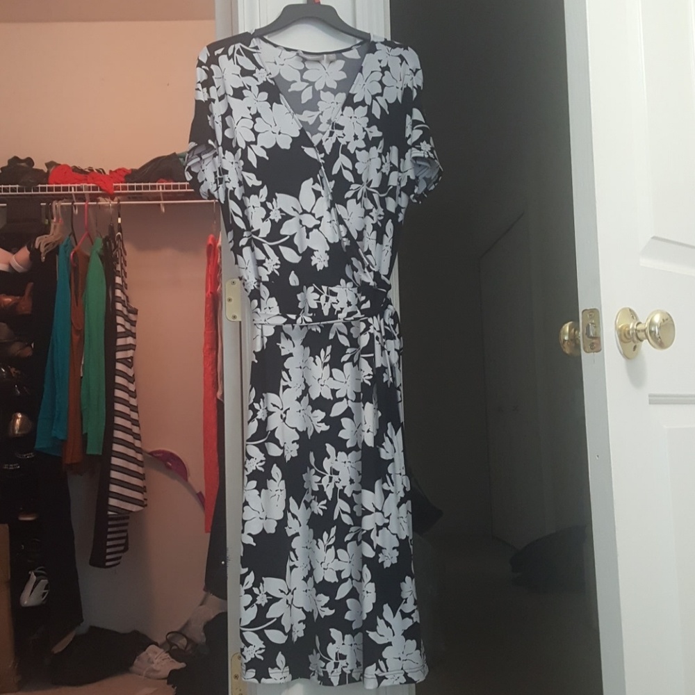 Like new Black and white floral wrap dress